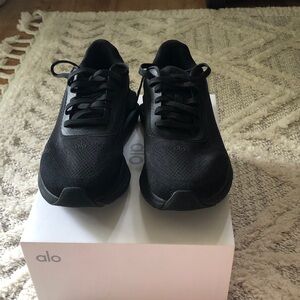 ALO Yoga Runner unisex sneakers W9/M7.5